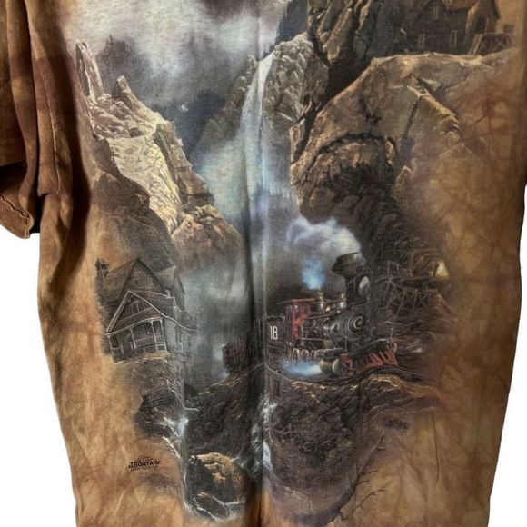 The Mountain Graphic T Shirt Medium - Picture 2 of 4